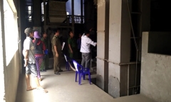 Đứt cáp thang máy tự chế ở nhà máy xay xát, nữ công nhân chết thảm