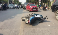 Hà Nội: Xe máy va chạm xe buýt, nam thanh niên tử vong tại chỗ