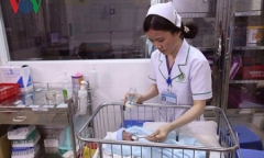 Sản phụ bỏ con sơ sinh cùng lời nhắn