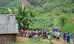 Bắt nghi phạm đâm chết vợ chồng anh trai rồi lên rừng bỏ trốn