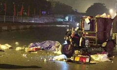 Hà Nội: Va chạm với xe tải, nam công nhân lái xe rác tử vong