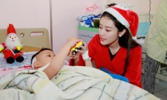 Á hậu Huyền My làm 
