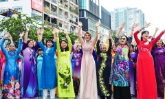 Trên 3.000 phụ nữ đồng diễn với áo dài trên phố đi bộ Nguyễn Huệ