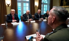 Mỹ họp nội các, Tổng thống Trump tuyên bố “bình tĩnh trước cơn bão”