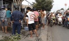 Đang tỉa cây, một người đàn ông bị điện giật bất tỉnh trên mái nhà