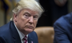 Tổng thống Trump lại vướng vào vụ kiện mới, bị cáo buộc vi hiến