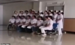 Tin tức đời sống mới nhất ngày 28/7/2019: Bỏ mặc bà cụ nguy kịch, bác sĩ rủ nhau chụp ảnh tập thể suốt 20 phút