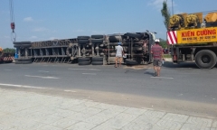 Ôm cua gấp, xe container