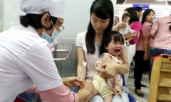 Bé 14 tháng tuổi tử vong bất thường sau khi tiêm vaccine