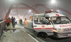 Tin tức tai nạn giao thông mới nhất hôm nay 15/11/2019: Tự tông vào lề đường, 2 thiếu niên thương vong
