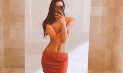 Phạm Hương đăng ảnh bán nude khoe trọn đường cong nóng bỏng
