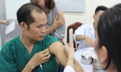 Chủ động chích ngừa cúm A/H1N1 cho 2.300 y bác sĩ Bệnh viện Chợ Rẫy