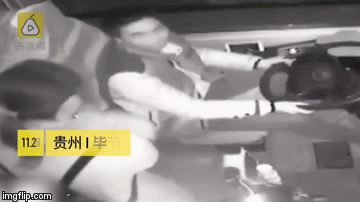 Video: “Choảng” nhau với khách, tài xế xe buýt chở 40 người gây tai nạn