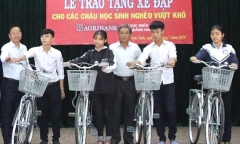 Chung tay tiếp sức đưa học trò nghèo tới trường