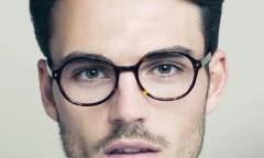 Cách chọn kính cho khuôn mặt vuông đúng chuẩn