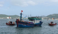 Cứu thành công 12 ngư dân gặp nạn trên vùng biển Khánh Hòa