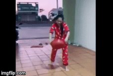 Cộng đồng mạng cười té ghế trước clip vẩy rau ở một