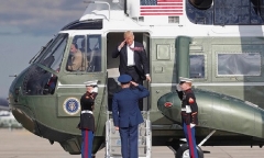 Siêu trực thăng Marine One của Tổng thống Mỹ vừa được chuyển tới Việt Nam có gì đặc biệt?