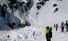 Thụy Sĩ: Lở tuyết nghiêm trọng khiến 10 người bị chôn vùi