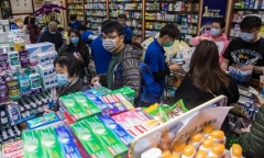 Tù nhân Hong Kong làm việc ngày đêm để sản xuất khẩu trang trong dịch virus corona