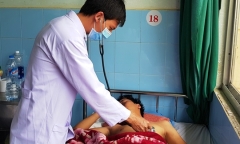 Thuê phòng khách sạn rồi cắt tay tự tử vì buồn chuyện gia đình
