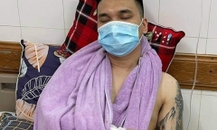 Khắc Việt chấn thương nặng ở cả hai tay, đang được cấp cứu tại bệnh viện