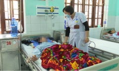 Đang ăn cỗ ở Thái Bình, 7 gục ngay tại bàn, hôn mê