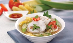 Món ngon bữa trưa: Canh chua cá lóc, thịt rang cháy cạnh