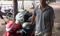 Vui mừng khi nhận lại xe máy được CSGT tìm thấy sau 7 năm bị mất