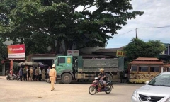 Tin tức tai nạn giao thông mới nhất hôm nay 27/6/2019: Xe máy chở 4 va chạm ô tô tải, 2 người tử vong