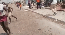 Video: Hiện trường kinh hoàng vụ nổ kho đạn khiến hơn 600 người thương vong tại Guinea