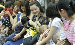 Nam nhân viên nhục nhã vì bị phát hiện trộm 
