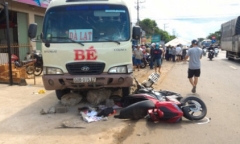 Xe khách “điên” tông liên hoàn 2 xe máy, 2 người thương vong