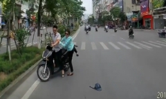 Video: Đôi nam nữ đi SH đi ngược chiều 