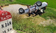 Tin tức tai nạn giao thông mới nhất hôm nay 13/7/2019: Lật ô tô 7 chỗ, 6 người thương vong