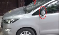 Bị BS nổi tiếng đập gãy gương, chủ xe Innova đỗ chắn cửa