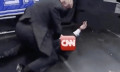 Tổng thống Trump đăng video “đấm không thương tiếc