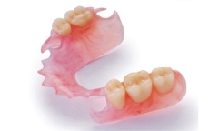 Bệnh nhân suýt chết vì đeo răng giả lúc gây mê phẫu thuật
