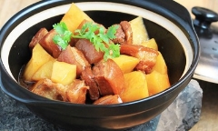 Thịt ba chỉ kho khoai tây đổi vị cho bữa cơm thêm ngon