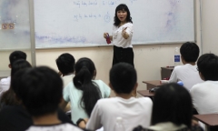 Cô giáo chuyển giới xinh đẹp tiết lộ sự thật với học trò
