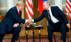 Video: Khoảnh khắc tổng Tổng thống Trump nháy mắt với Tổng thống Putin
