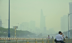 Sương mù dày đặc bao phủ Sài Gòn, người dân thích thú
