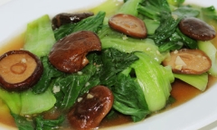 Món ngon mỗi ngày: Cải thìa xào nấm đông cô đơn giản, ngon miệng