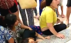 Bé trai 17 tháng tuổi chết đuối, người nhà mang thi thể lên UBND phường