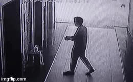 Dân mạng phẫn nộ, truy tìm gã đàn ông 