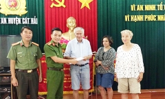 Cứu sống du khách người Đức sau 6 giờ lạc trong rừng Cát Bà