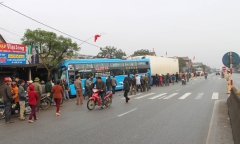 Tai nạn giao thông, phụ xe khách văng xuống đường tử vong