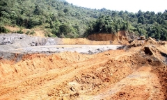 Công ty làm vỡ đập chứa bùn thải bị phạt hơn 1 tỷ