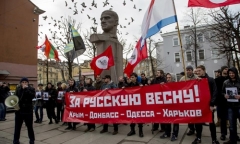 Người biểu tình chiếm trụ sở chính quyền ở đông Ukraina