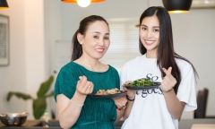 Hoa hậu Tiểu Vy khoe ảnh nấu ăn cùng mẹ trong ngày 8/3